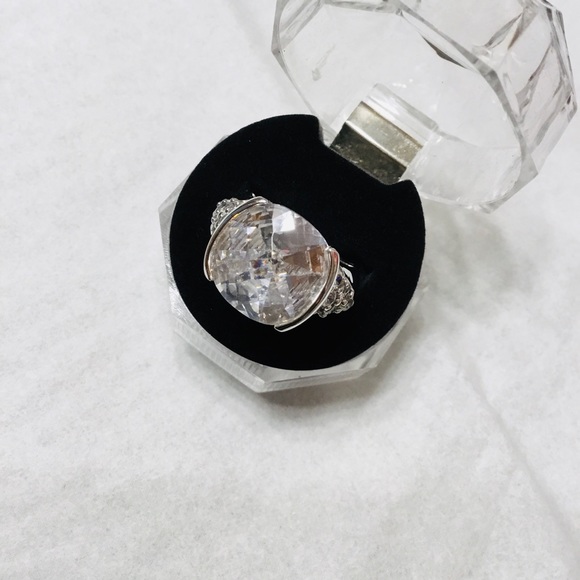 Ladies Cubic Zirconia Ring - Picture 4 of 4